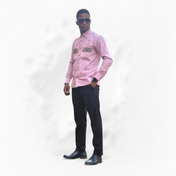 Chemise Homme Rose Pâle – Détails Rayés & Finitions Contrastées – Image 3